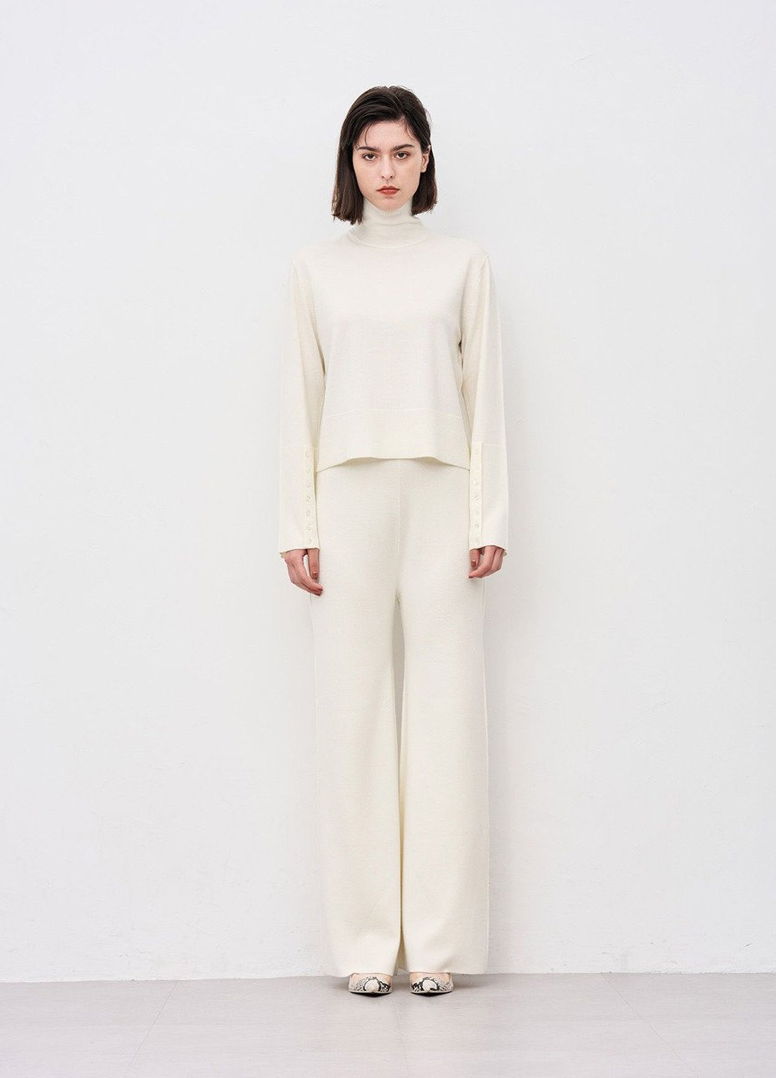 高領釦飾針織上衣